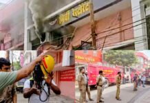 बलिया में 5 दिन के अंदर दूसरी बड़ी आग, मिर्ची रेस्टोरेंट की रसोई में भड़की चिंगारी, बाल बाल बची जान, लेकिन खुली बड़ी लापरवाही