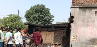घर में रखा गैस सिलेंडर ब्लास्ट : गांव में मचा हड़कंप…, चार बच्चे घायल