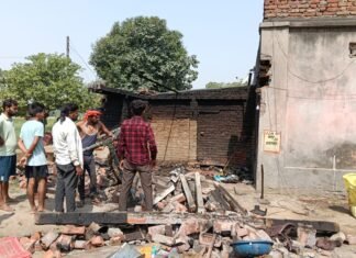 घर में रखा गैस सिलेंडर ब्लास्ट : गांव में मचा हड़कंप…, चार बच्चे घायल