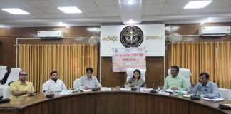 रानी लक्ष्मीबाई सम्मान कोष की बैठक में 9 गंभीर मामलों की समीक्षा, डीएम ने दिए त्वरित कार्रवाई के निर्देश