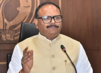 अवैध वसूली, गलत रिपोर्टिंग और गैरहाजिरी…यूपी स्वास्थ्य विभाग में बड़ा एक्शन, 5 डॉक्टर बर्खास्त, कई अधिकारियों पर भी गिरी गाज