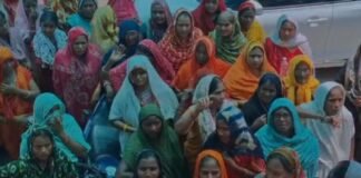 मुगलसराय में स्मार्ट मीटर के विरोध में महिलाओं का बिजली विभाग पर घेराव, मांग उठी-पुराना मीटर लगाओ, बढ़ा हुआ बिल माफ करो