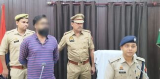 UP: 50 हजार का इनामी आरोपी गिरफ्तार, ट्रिपल सुसाइड कांड का फरार आरोपी मथुरा-वृंदावन से दबोचा गया