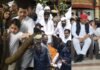 दुख की घड़ी में यादव परिवार दिखा एकजुट, प्रतीक की बेटियों को संभालते नजर आए अखिलेश