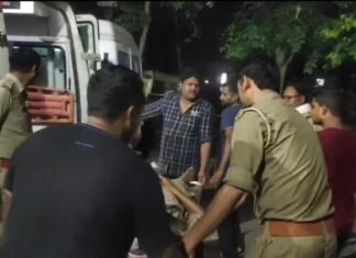 UP: नशे में धुत बैंक मैनेजर ने कार से दो सिपाहियों को रौंदा, हालत गंभीर, ट्रॉमा सेंटर रेफर