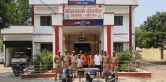 UP: बलिया में पुलिस मुठभेड़, चोरी की योजना बना रहे बदमाशों से भिड़ी बांसडीह पुलिस, एक के पैर में लगी गोली