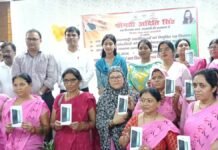 ‘स्मार्ट’ हुईं आंगनबाड़ी दीदियां, अनुदेशकों की जेब हुई भारी! सदर विधायक ने रायबरेली को दिया डिजिटल ‘गिफ्ट’
