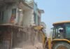 UP: मुगलसराय में अतिक्रमण पर चला बुलडोजर, दूसरे दिन 50 से अधिक मकानों पर कार्रवाई, प्रशासन ने दी समय रहते हटने की अपील