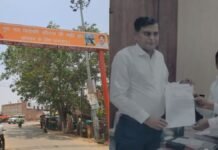 चंदौली: चौरहट तिराहे पर बदला फ्लैश बोर्ड, बहुजन बोधी समाज संघर्ष समिति ने जताया विरोध