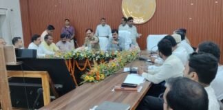 बलिया: उद्यमियों की समस्याओं पर सख्त हुए डीएम,भीषण गर्मी को देखते हुए डीएम ने दिए आरओ प्लांट चालू रखने के निर्देश