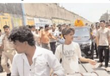 बरेली: सेलिब्रिटी स्टाइल में हुई विदाई, हाफिजगंज रवाना हुए इंस्पेक्टर संतोष कुमार