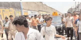 बरेली: सेलिब्रिटी स्टाइल में हुई विदाई, हाफिजगंज रवाना हुए इंस्पेक्टर संतोष कुमार