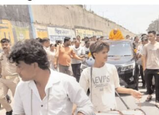 बरेली: सेलिब्रिटी स्टाइल में हुई विदाई, हाफिजगंज रवाना हुए इंस्पेक्टर संतोष कुमार