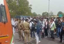 SSC GD पेपर लीक पर हंगामा! कानपुर में सड़क पर उतरे अभ्यर्थी, पुलिस से हुई तीखी बहस
