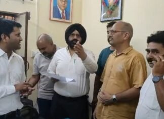 रायबरेली में अघोषित बिजली कटौती से भड़के हरचंदपुर के व्यापारी, SDO को सौंपा ज्ञापन, आंदोलन की दी चेतावनी