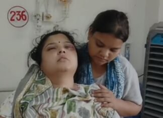 UP: सपा महिला मोर्चा जिलाध्यक्ष गार्गी पटेल के घर मारपीट, हमलावरों ने घर में घुसकर की पिटाई, जिला अस्पताल में भर्ती