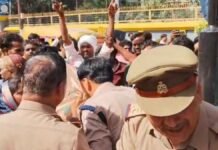UP: इटावा में युवक की संदिग्ध मौत पर बवाल, शव सड़क पर रखकर 3 घंटे तक किया जाम, 35 पर मुकदमा दर्ज