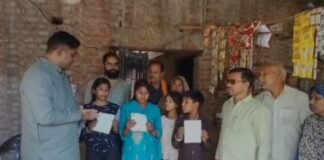 अमेठी: अनाथ बेटियों और बेटे के अभिभावक बने पूर्व विधायक चन्द्रप्रकाश मिश्र, पूर्व सांसद के निर्देश पर सभी का स्कूल में कराया दाखिला