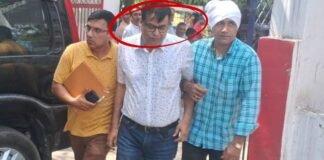UP: बागपत में विजिलेंस का बड़ा एक्शन, 40 हजार रिश्वत लेते जिला आपूर्ति अधिकारी अनूप तिवारी गिरफ्तार