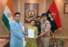 बहादुर बिटिया के साहस से लुटेरे गिरफ्तार, एसएसपी ने किया सम्मानित