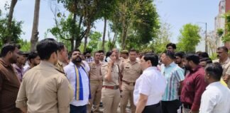 सहारनपुर मेडिकल कॉलेज में हंगामा : नौकरी से निकाले जाने पर टंकी पर चढ़ा कर्मचारी
