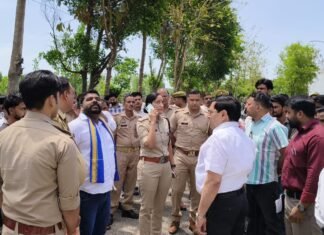 सहारनपुर मेडिकल कॉलेज में हंगामा : नौकरी से निकाले जाने पर टंकी पर चढ़ा कर्मचारी