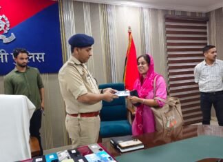 रायबरेली पुलिस की बड़ी सफलता: 101 चेहरों पर लौटी मुस्कान, खोए हुए 15 लाख के मोबाइल बरामद