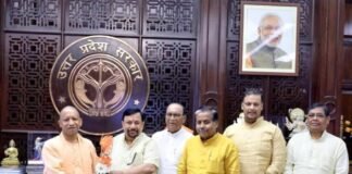 लखनऊ में सीएम योगी से मिले फर्रुखाबाद के जनप्रतिनिधि, लिंक एक्सप्रेसवे के भूमि अधिग्रहण में किसानों के हितों की उठाई आवाज