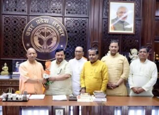 लखनऊ में सीएम योगी से मिले फर्रुखाबाद के जनप्रतिनिधि, लिंक एक्सप्रेसवे के भूमि अधिग्रहण में किसानों के हितों की उठाई आवाज