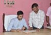 2017 बैच के IAS आनंद वर्धन ने संभाला जिलाधिकारी का कार्यभार, अधिकारियों के साथ की विकास व कानून-व्यवस्था की समीक्षा