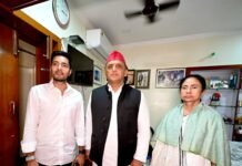 बंगाल चुनाव नतीजों के बाद कोलकाता पहुंचे अखिलेश यादव, ममता बनर्जी के आवास पर हाईप्रोफाइल मुलाकात; हिंसा पर हुई चर्चा