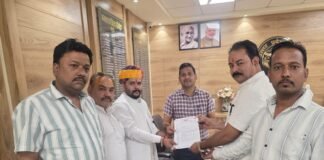 वृंदावन व्यापार मंडल ने कमर्शियल गैस सिलेंडर की बढ़ी कीमतों के खिलाफ राष्ट्रपति को भेजा ज्ञापन
