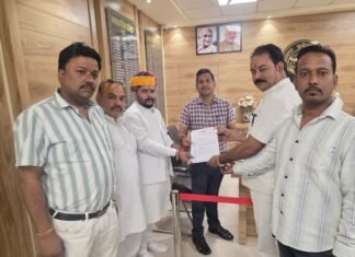 वृंदावन व्यापार मंडल ने कमर्शियल गैस सिलेंडर की बढ़ी कीमतों के खिलाफ राष्ट्रपति को भेजा ज्ञापन