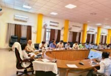 गोण्डा में बिजली व्यवस्था पर आयुक्त का बड़ा एक्शन, लापरवाही पर कंपनियों को ब्लैक लिस्ट की चेतावनी