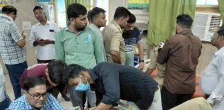 फर्रुखाबाद में बवाल : नाले में मिला युवक का शव, गुस्साए ग्रामीणों ने किया पथराव, दो दरोगा घायल