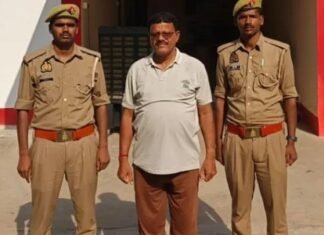 मकान निर्माण शुरू कराने के नाम पर 15 हजार रुपये रिश्वत मांगने वाला नायब उपनिरीक्षक परमात्मा यादव गिरफ्तार