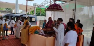 शंकराचार्य अविमुक्तेश्वरानंद धानापुर दौरे पर, शहीदों को नमन कर गौमाता को राष्ट्रमाता घोषित करने की मांग