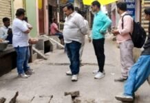 नई सड़क तोड़े जाने पर बवाल : भईयन मिश्रा ने पालिका पर लगाए भ्रष्टाचार के आरोप, सीएम योगी आदित्यनाथ से शिकायत की चेतावनी