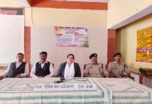 जिला कारागार फतेहगढ़ में लगा विधिक सहायता हेल्प डेस्क, बंदियों को बताए गए कानूनी अधिकार
