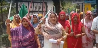 अमेठी में बिजली व्यवस्था पर महिलाओं का हल्ला बोल, कहा – विद्युत कटौती तुरंत बंद की जाए व रोस्टर के अनुसार दी जाए आपूर्ति