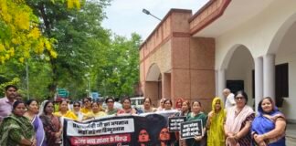 मथुरा में सपा की कथित अभद्र टिप्पणी पर भाजपा महिला मोर्चा का जोरदार प्रदर्शन, जिलाधिकारी को सौंपा ज्ञापन