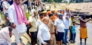 बलिया में मुंडन संस्कार के दौरान गंगा में डूबा युवक, सदमे में नानी ने भी तोड़ा दम