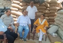 कायमगंज मंडी में सरकारी गेहूं खरीद का निरीक्षण, डिप्टी आरएमओ ने दिए सख्त निर्देश