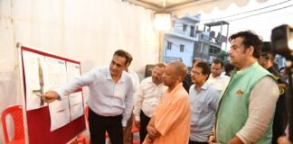 सीएम योगी ने किया एचएन सिंह चौक से हड़हवा फाटक होते हुए जगेसर पासी चौराहे तक बन रही टूलेन/फोरलेन सड़क का निरीक्षण