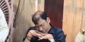 डीएम सुनती रहीं जनता का दर्द, कूलर की ठंडी हवा में खर्राटे मारते रहे डीपीआरओ साहब