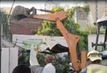 रत्ना सिंह आत्महत्या मामले में थाना विस्तार पुलिस की बड़ी कार्रवाई, फरार आरोपियों की निर्माणाधीन बिल्डिंग पर बुलडोजर चला, भूमिगत अतिक्रमण गिराया