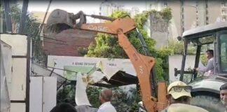 रत्ना सिंह आत्महत्या मामले में थाना विस्तार पुलिस की बड़ी कार्रवाई, फरार आरोपियों की निर्माणाधीन बिल्डिंग पर बुलडोजर चला, भूमिगत अतिक्रमण गिराया