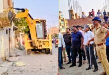बलिया में गरजा बुलडोजर, दुबहर रिंग बंधा मार्ग से हटाया गया अतिक्रमण