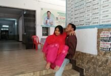 दिव्यांग महिला ने लगाया मकान पर कब्जे का आरोप, बच्चों संग दर-दर भटकने को मजबूर