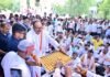 लखनऊ में अखिल भारतीय ग्राम प्रधान संगठन का जोरदार विरोध प्रदर्शन, प्रदर्शन में डिप्टी सीएम Brajesh Pathak पहुंचे, प्रदर्शनकारियों से की मुलाकात